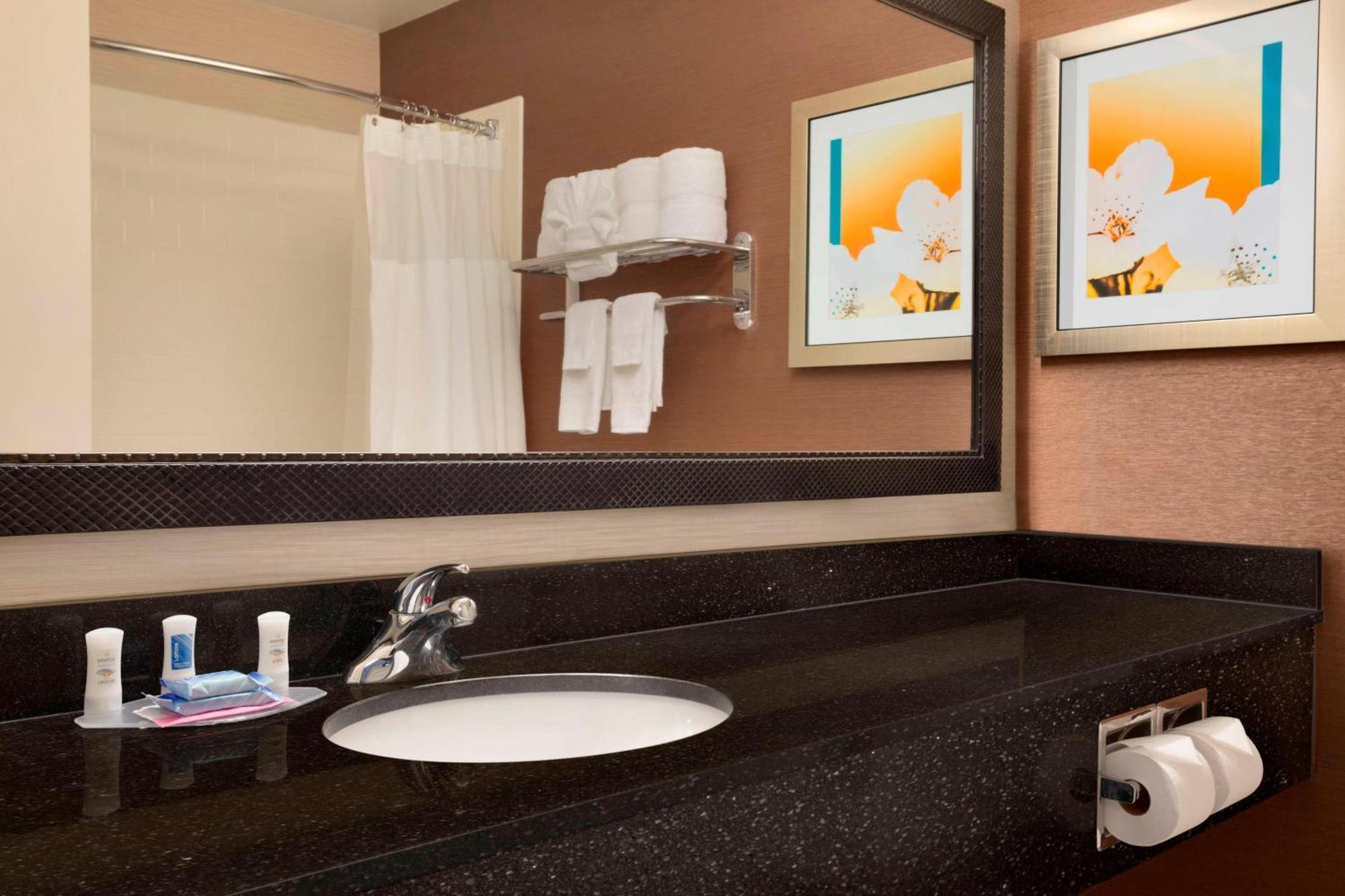 Fairfield Inn & Suites Fort Worth University Drive Экстерьер фото