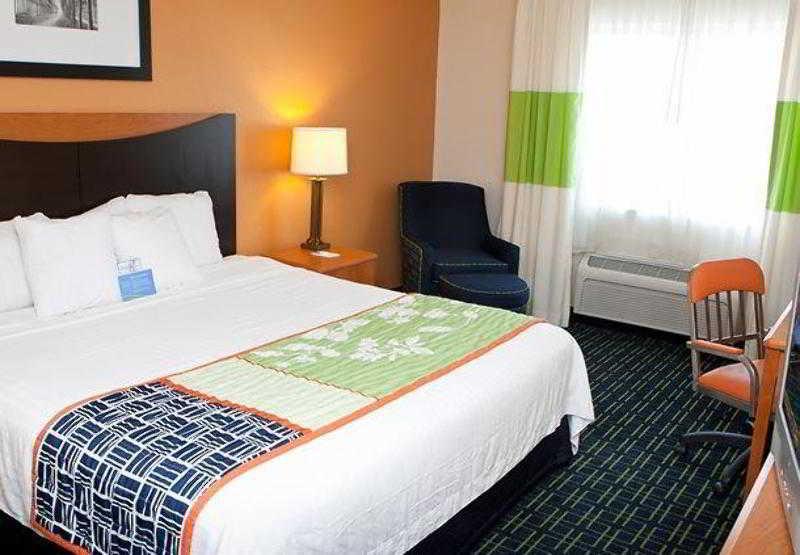 Fairfield Inn & Suites Fort Worth University Drive Номер фото